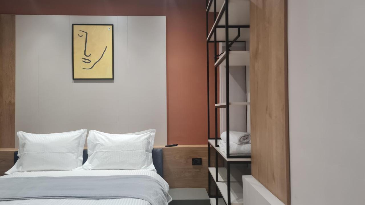Tam Serviced Studio Apartments Next To Blloku Tirana Eksteriør billede