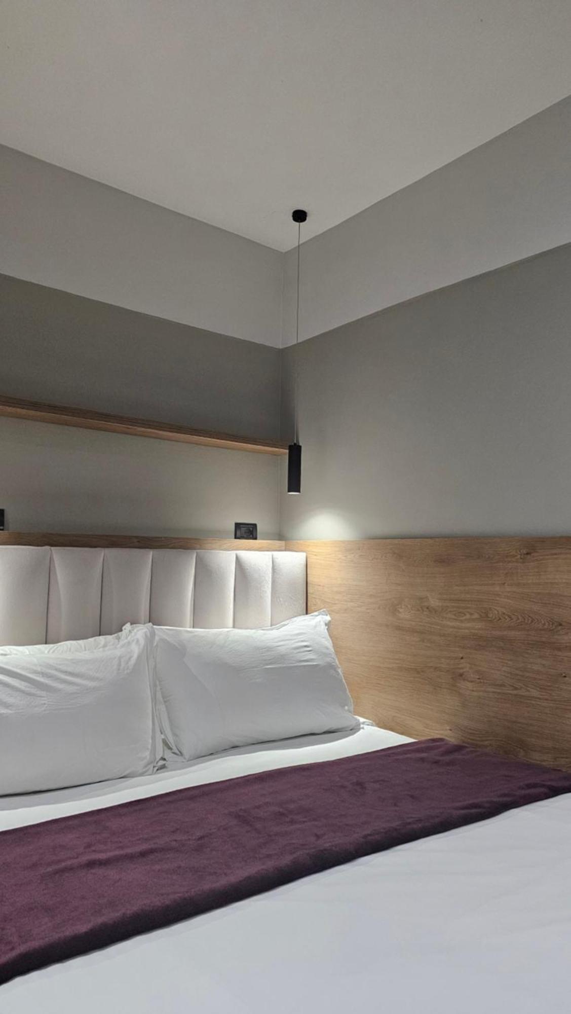 Tam Serviced Studio Apartments Next To Blloku Tirana Eksteriør billede