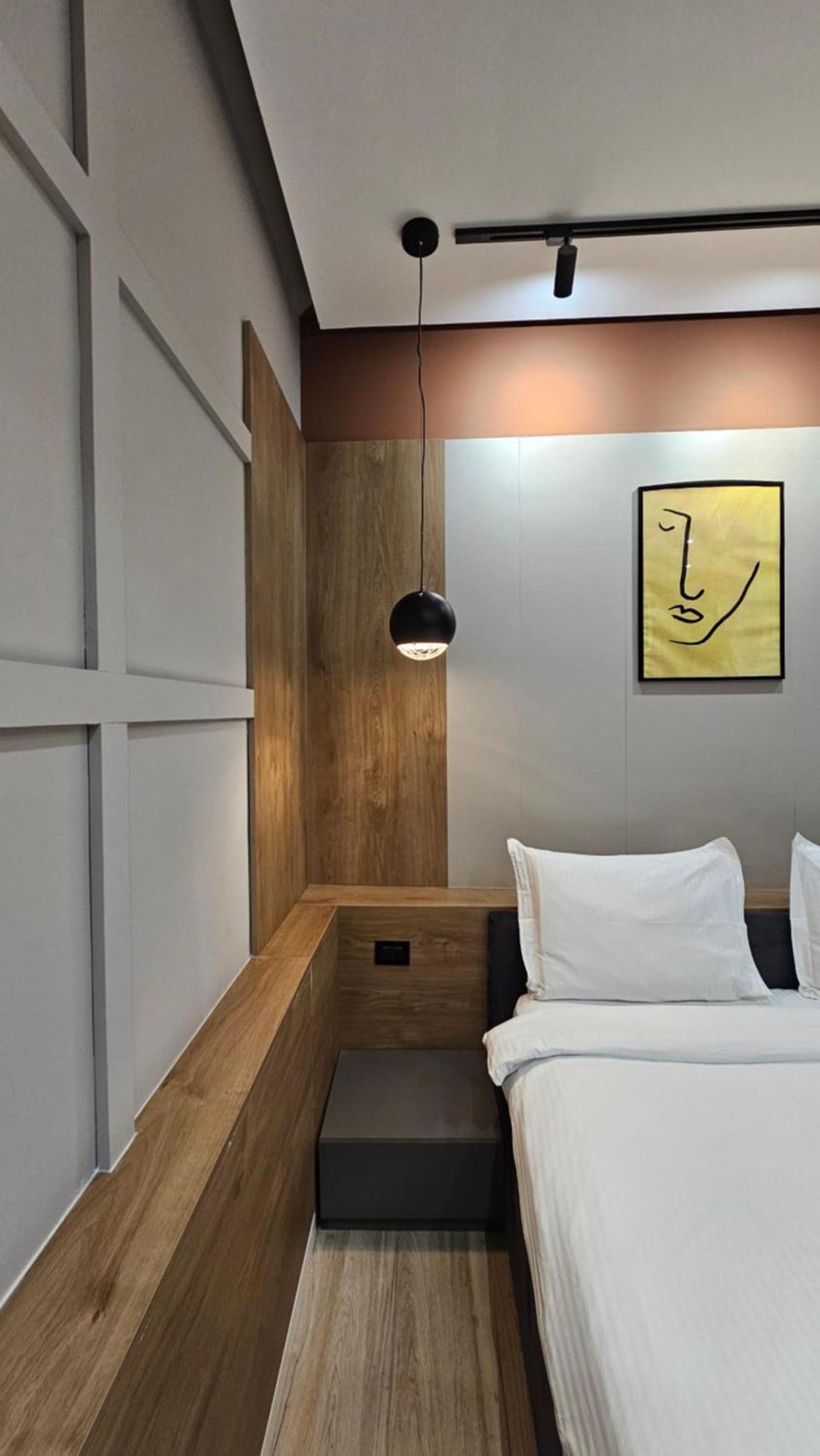 Tam Serviced Studio Apartments Next To Blloku Tirana Eksteriør billede
