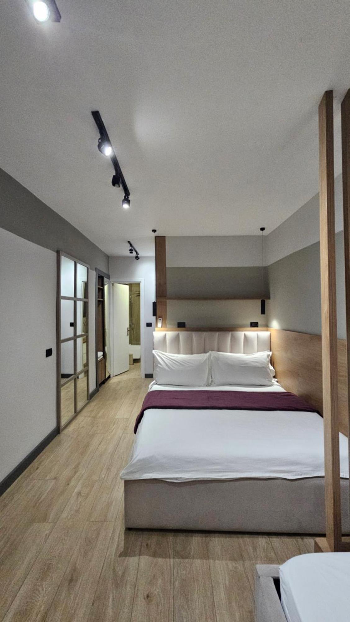 Tam Serviced Studio Apartments Next To Blloku Tirana Eksteriør billede