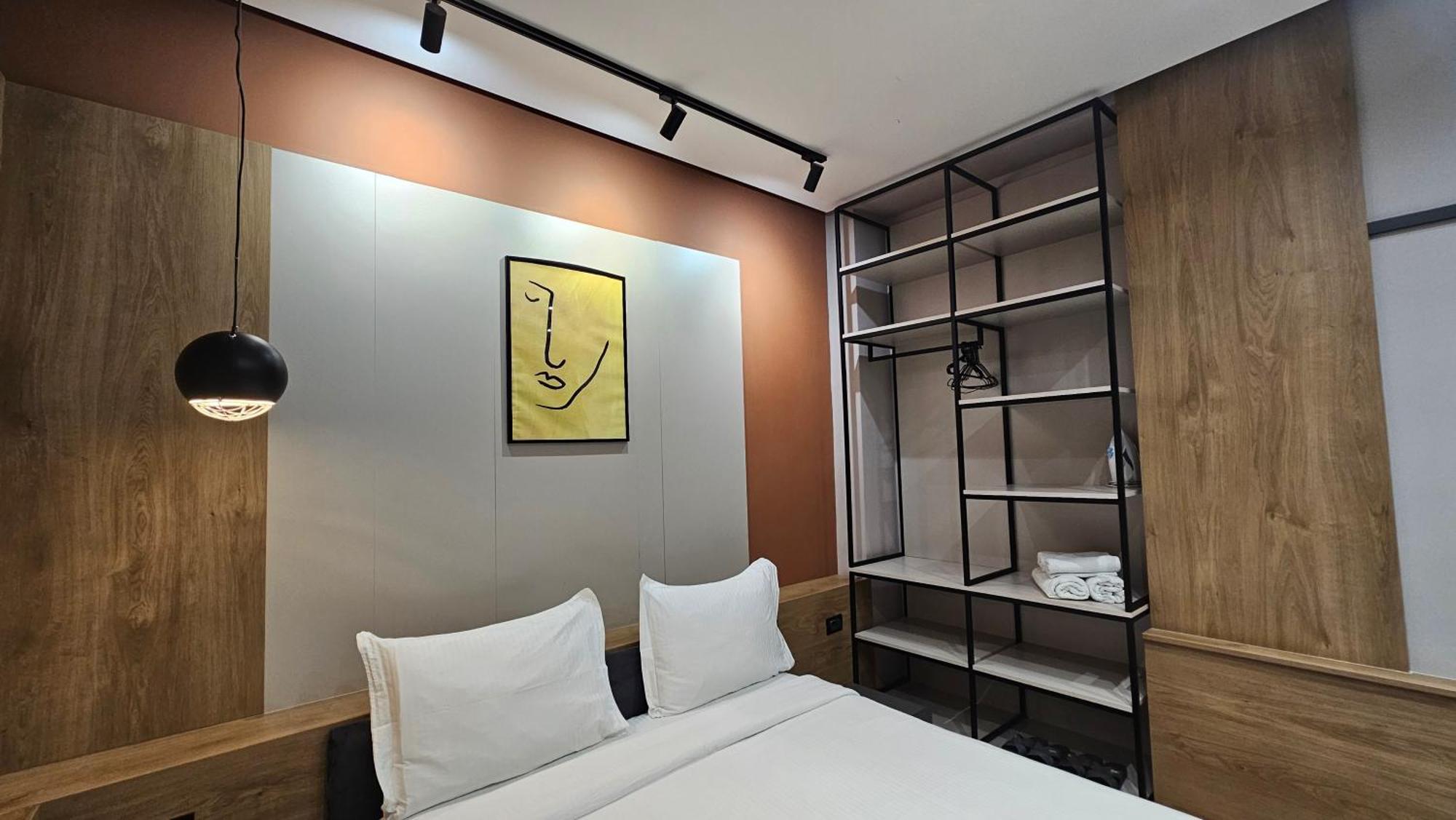Tam Serviced Studio Apartments Next To Blloku Tirana Eksteriør billede