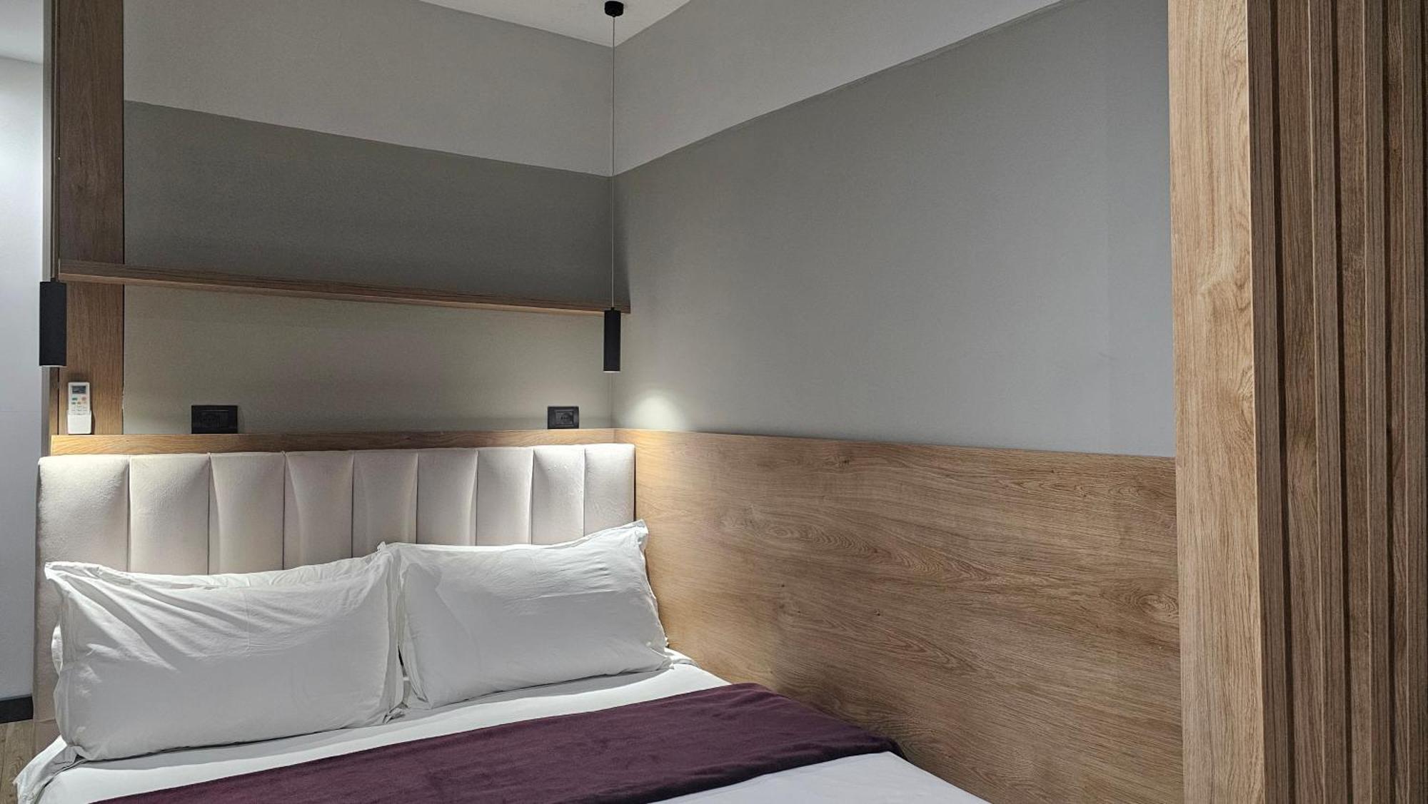 Tam Serviced Studio Apartments Next To Blloku Tirana Eksteriør billede
