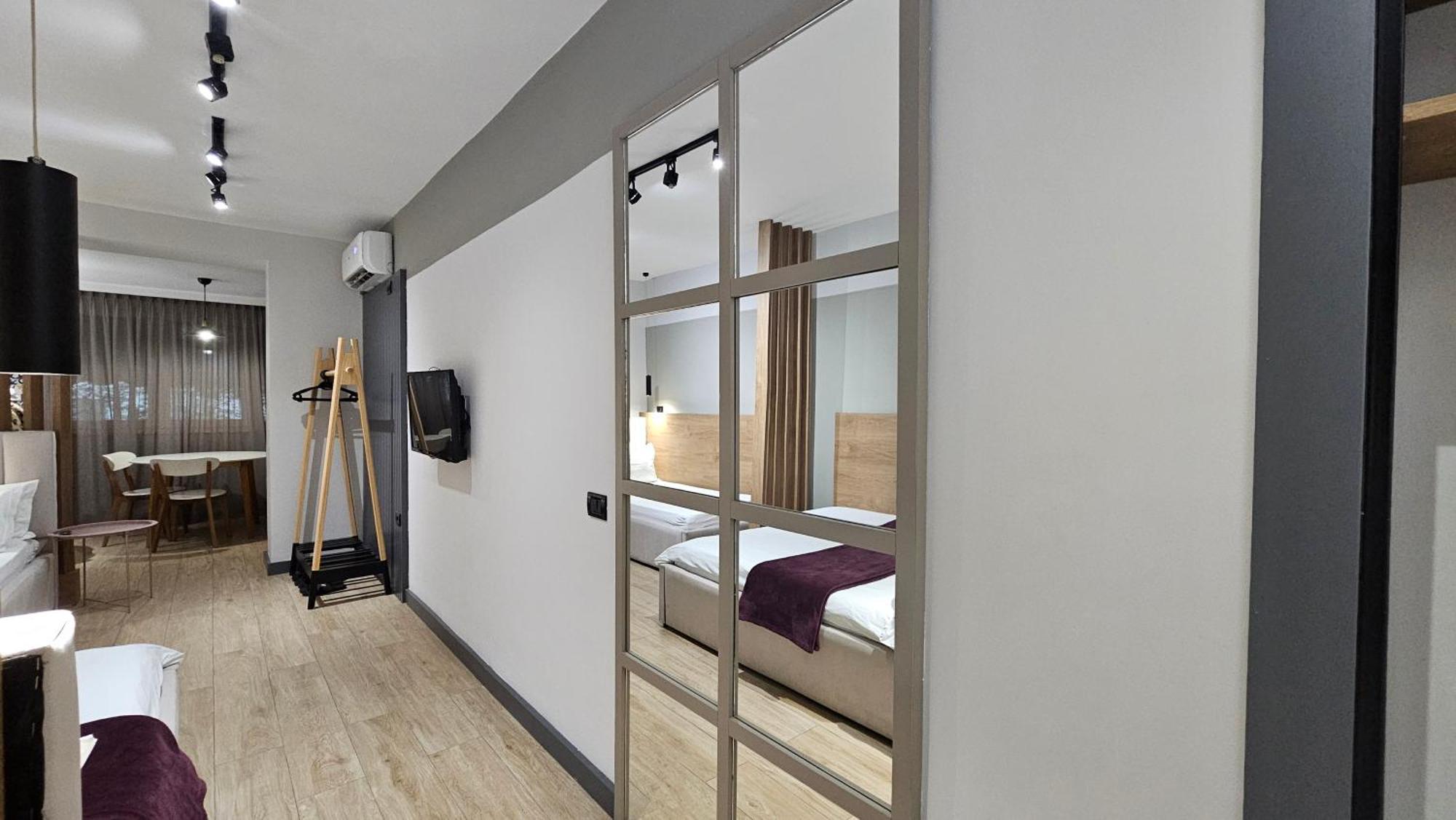 Tam Serviced Studio Apartments Next To Blloku Tirana Eksteriør billede