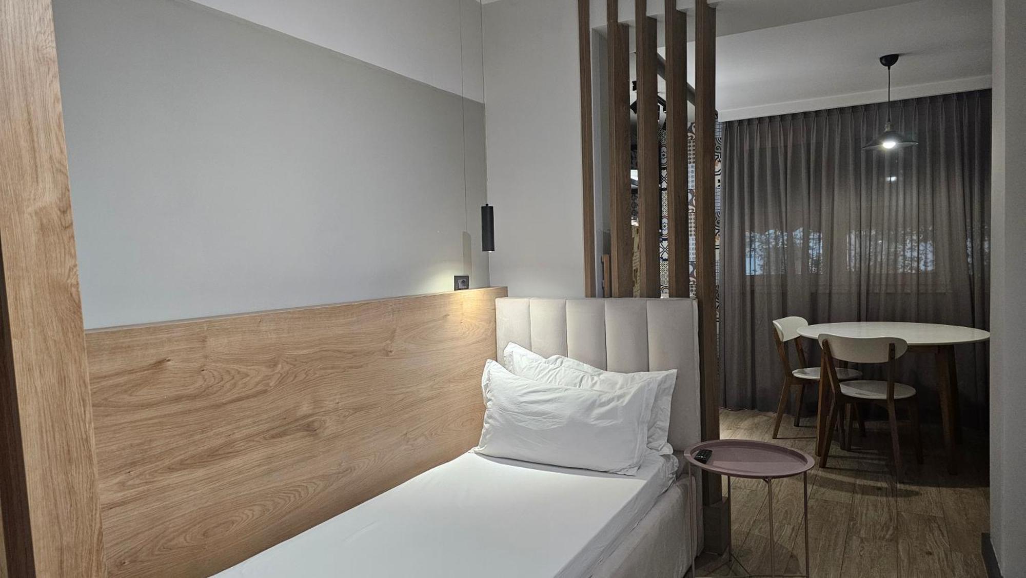 Tam Serviced Studio Apartments Next To Blloku Tirana Eksteriør billede