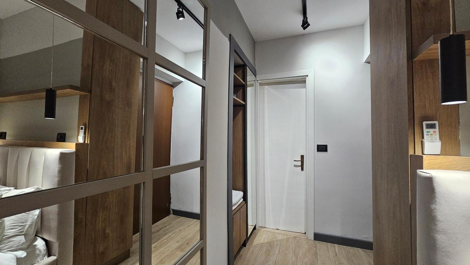Tam Serviced Studio Apartments Next To Blloku Tirana Eksteriør billede