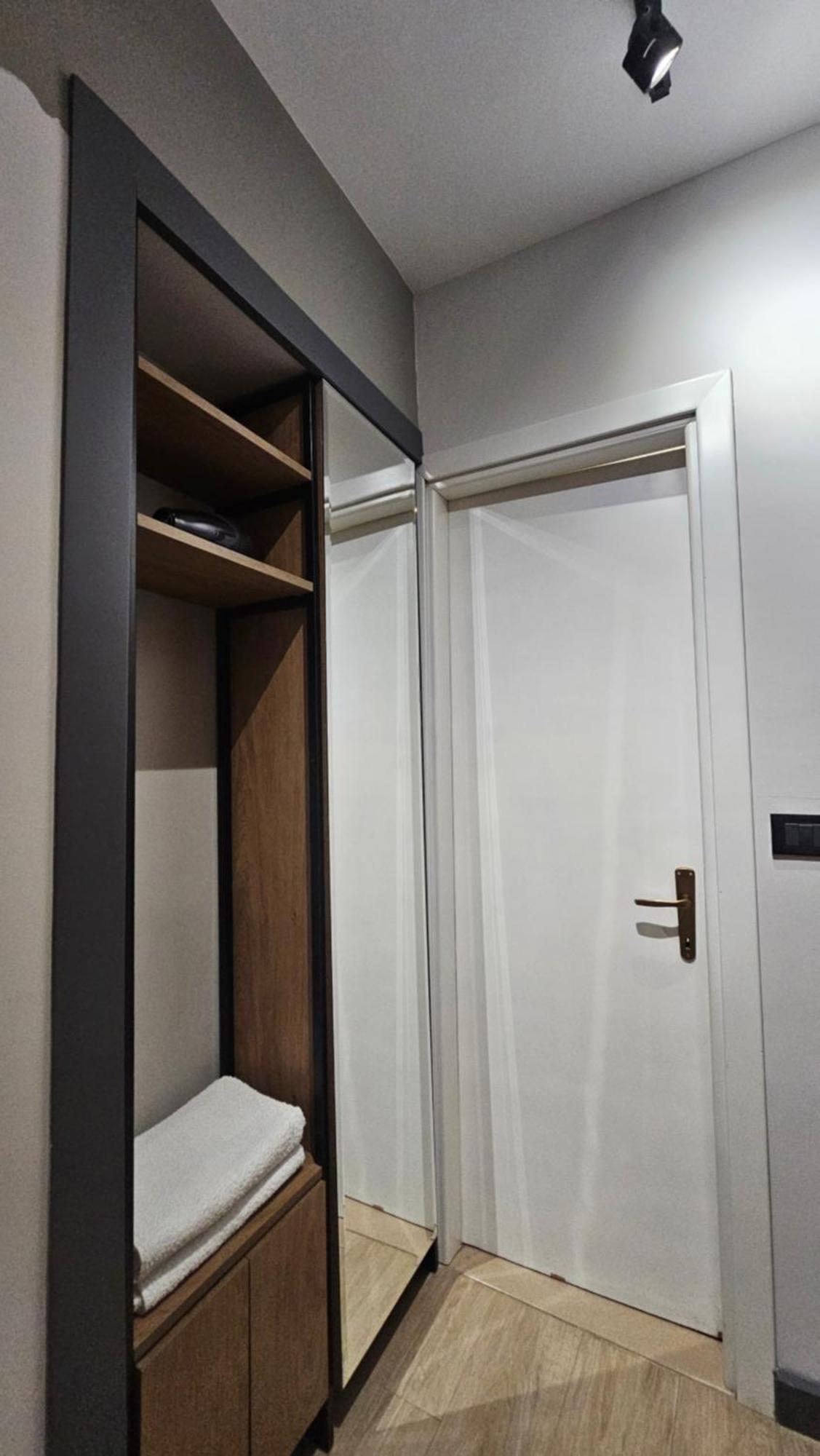 Tam Serviced Studio Apartments Next To Blloku Tirana Eksteriør billede