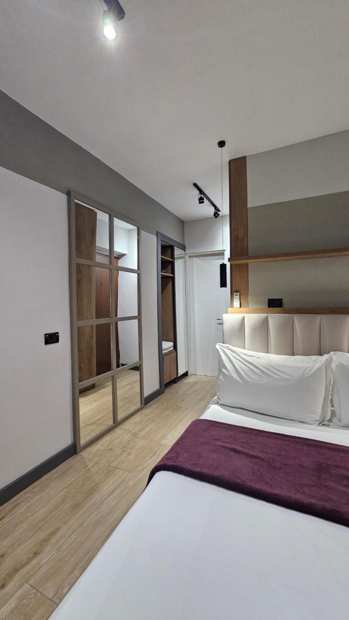 Tam Serviced Studio Apartments Next To Blloku Tirana Eksteriør billede