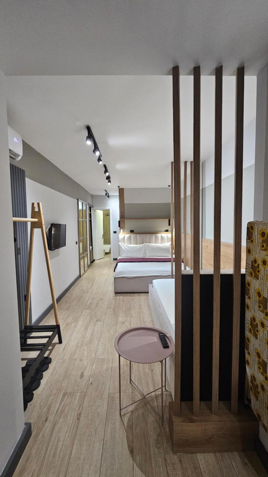 Tam Serviced Studio Apartments Next To Blloku Tirana Eksteriør billede