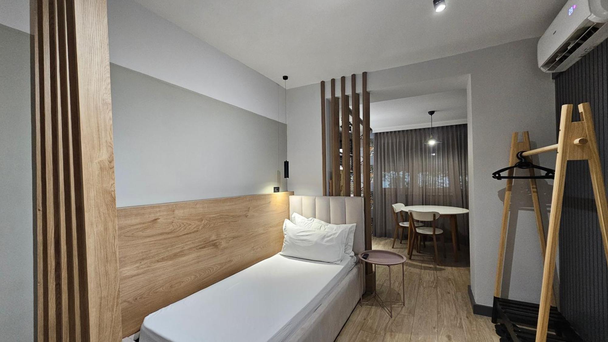 Tam Serviced Studio Apartments Next To Blloku Tirana Eksteriør billede