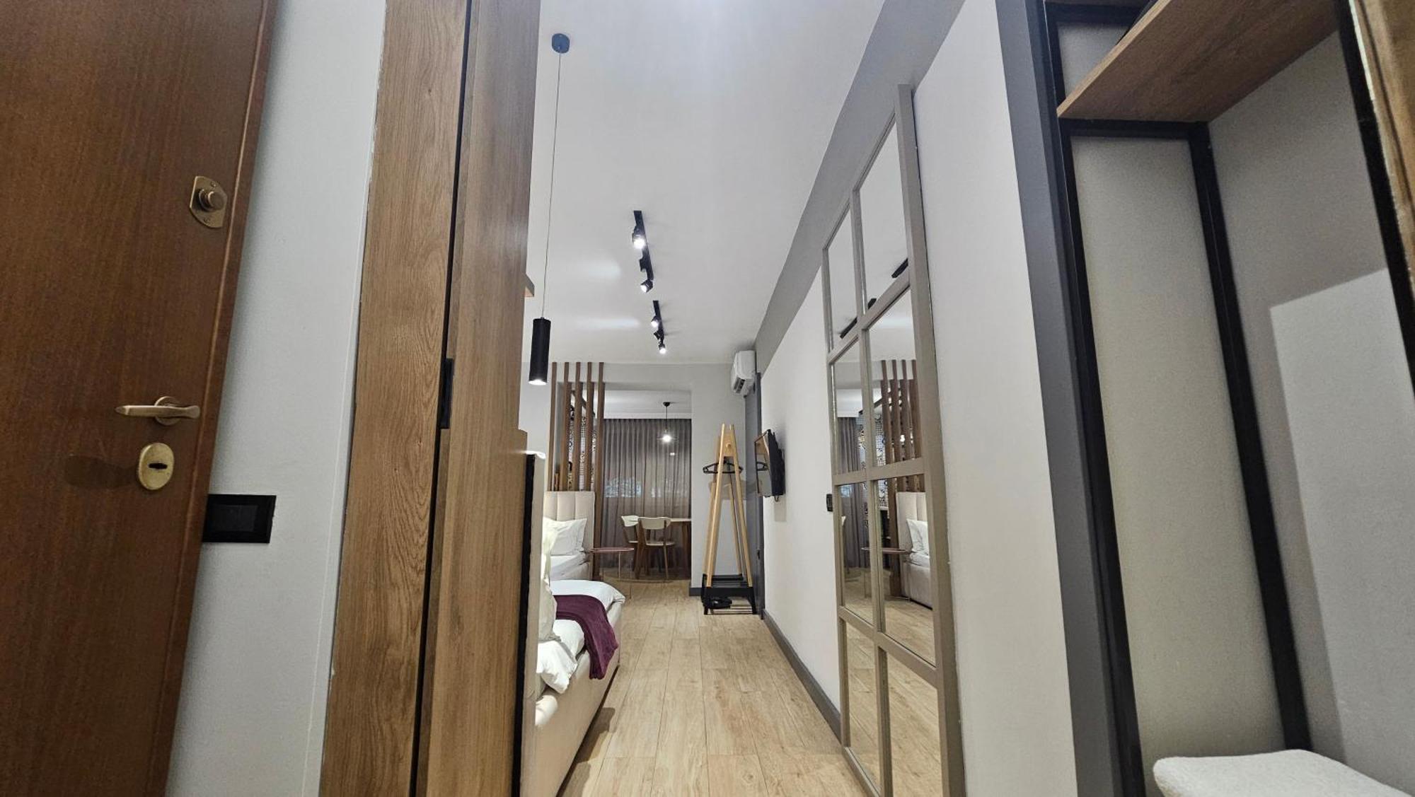 Tam Serviced Studio Apartments Next To Blloku Tirana Eksteriør billede