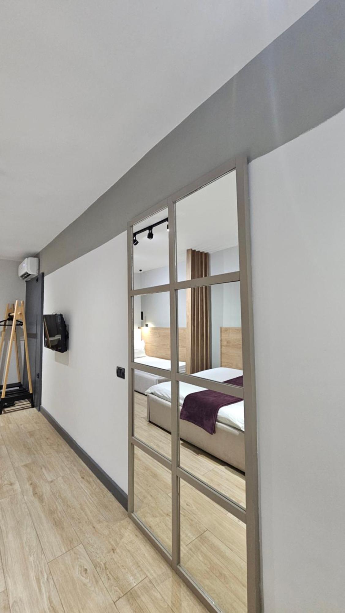 Tam Serviced Studio Apartments Next To Blloku Tirana Eksteriør billede