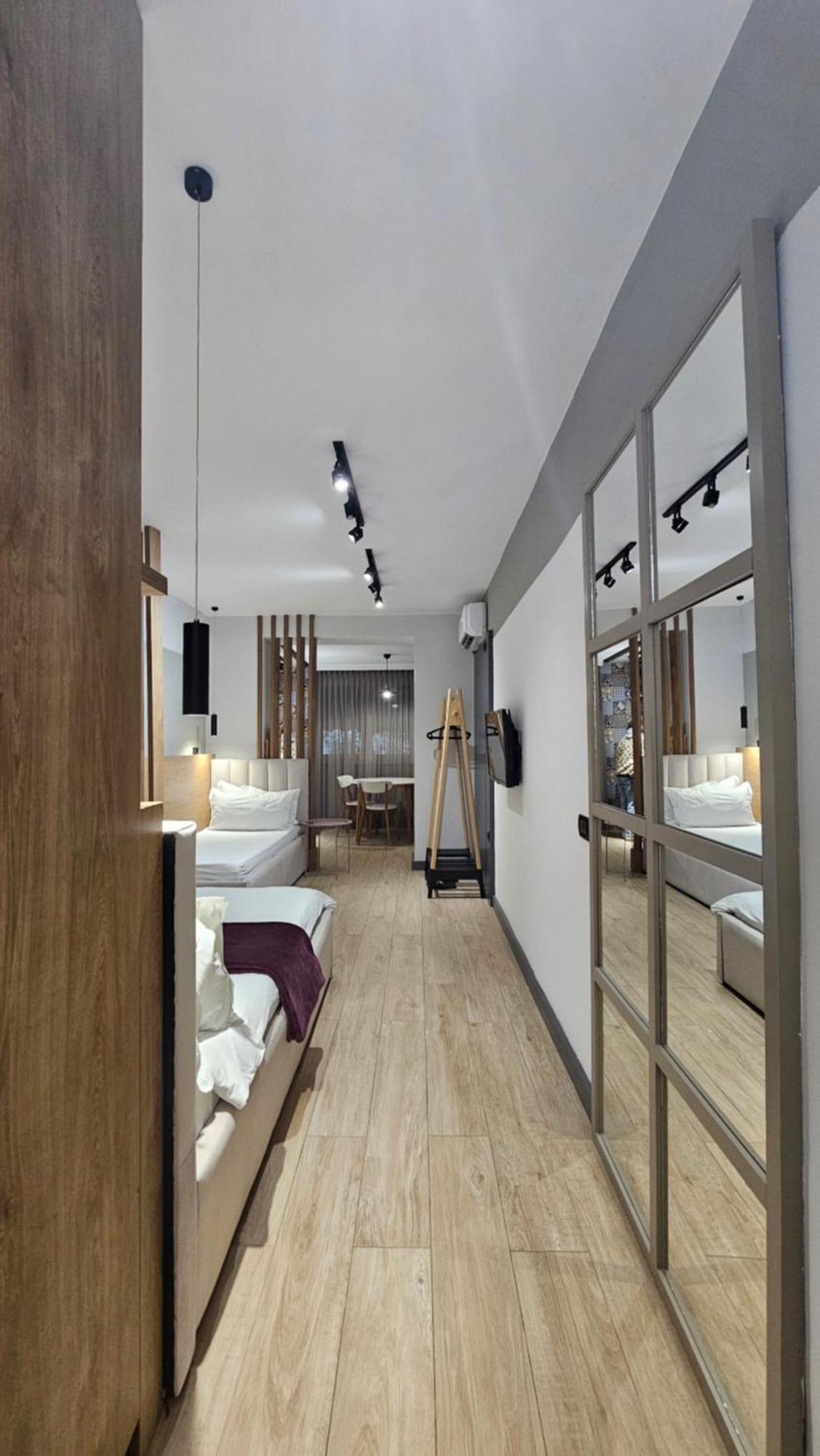 Tam Serviced Studio Apartments Next To Blloku Tirana Eksteriør billede
