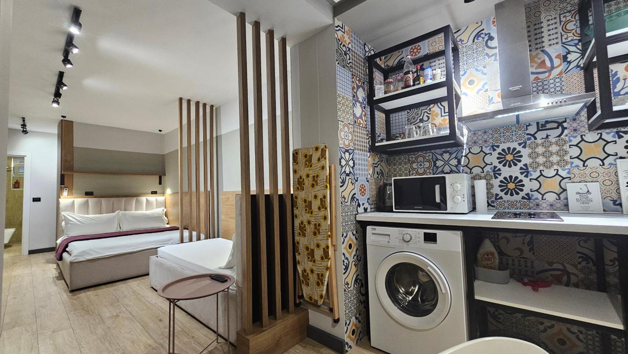 Tam Serviced Studio Apartments Next To Blloku Tirana Eksteriør billede
