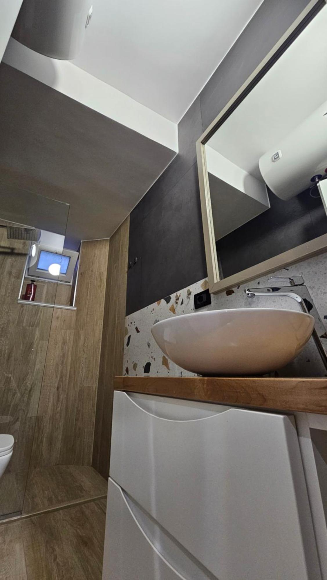 Tam Serviced Studio Apartments Next To Blloku Tirana Eksteriør billede